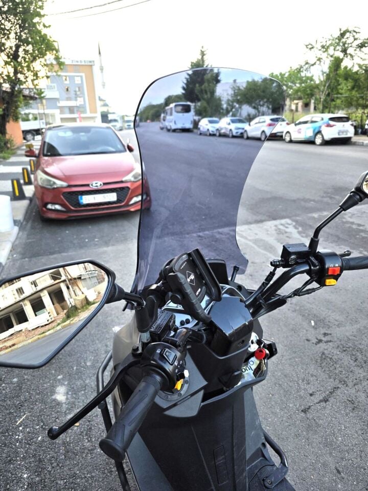 MOTOCAM Küba Newlight 50 Pro Ön Cam 2023-2026 Model 75cm Füme Renkli 4mm UZUN BOYLU