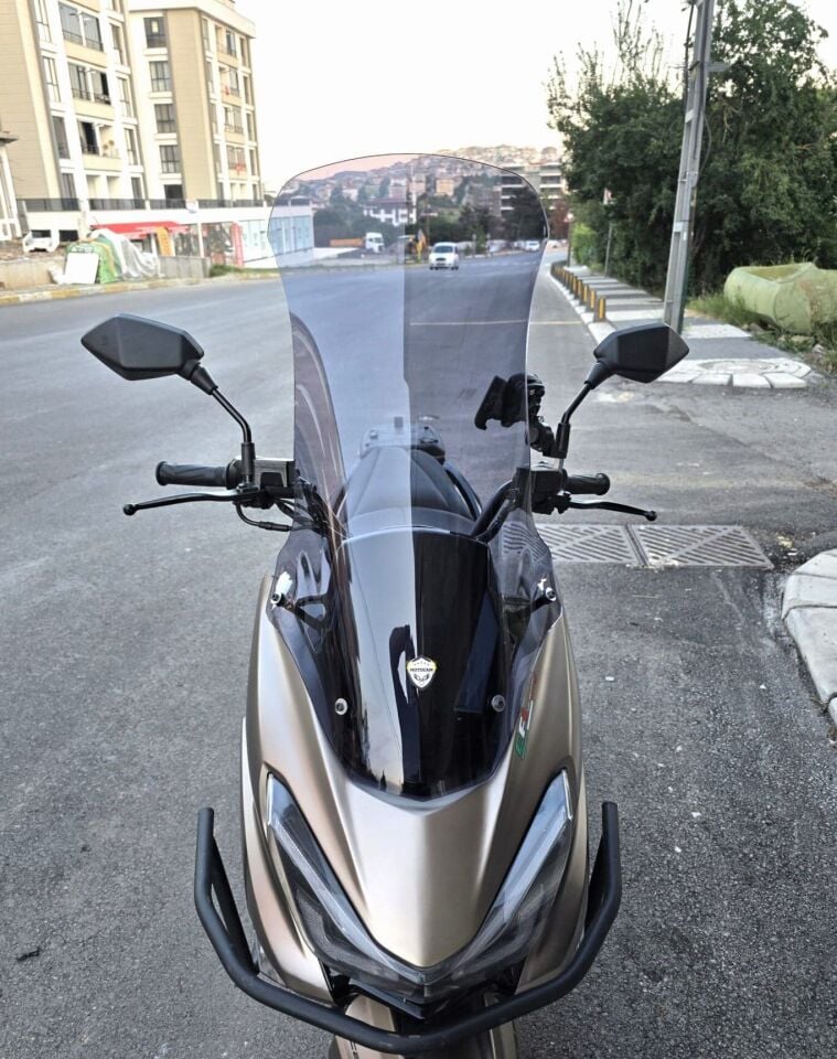 MOTOCAM Küba Newlight 50 Pro Ön Cam 2023-2026 Model 75cm Füme Renkli 4mm UZUN BOYLU