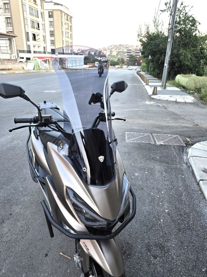 MOTOCAM Küba Newlight 50 Pro Ön Cam 2023-2026 Model 75cm Füme Renkli 4mm UZUN BOYLU