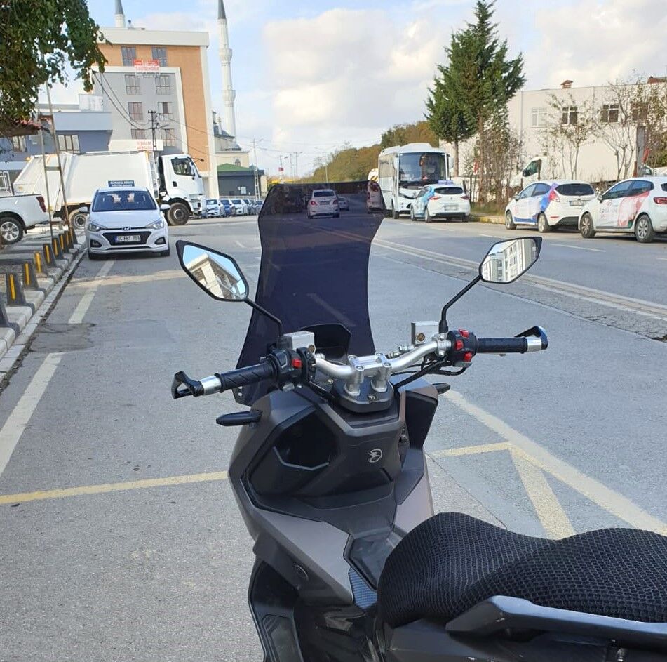 MOTOCAM Falcon Trex 188 Ön Cam 2022-2026 Model 65cm Siyah Renkli 4mm ORTA BOYLU