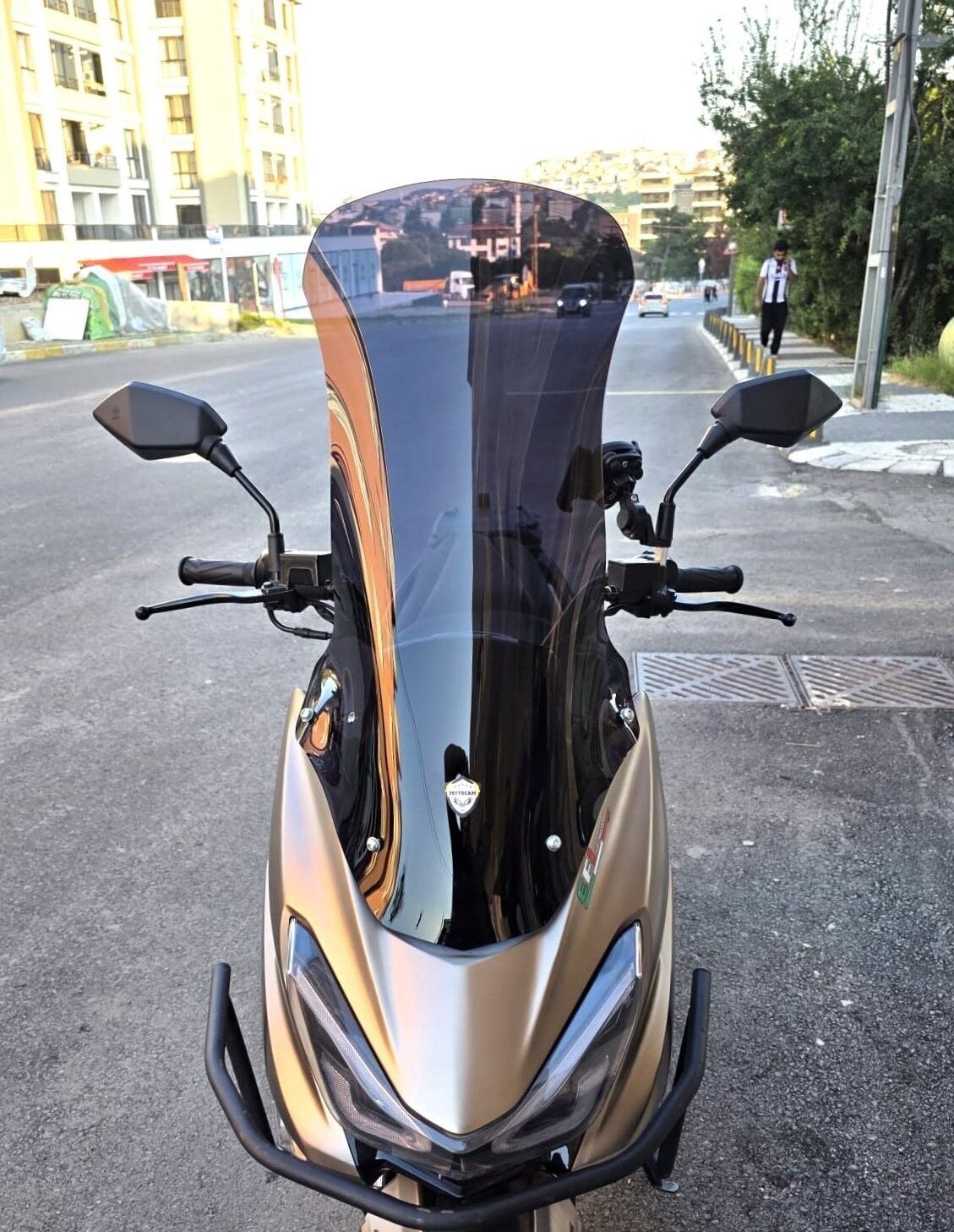 MOTOCAM Küba Newlight 50 Pro Ön Cam 2023-2026 Model 75cm Siyah Renkli 4mm UZUN BOYLU