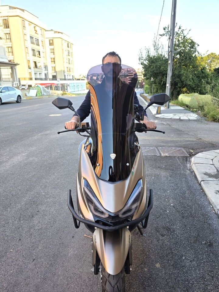 MOTOCAM Küba Newlight 50 Pro Ön Cam 2023-2026 Model 75cm Siyah Renkli 4mm UZUN BOYLU