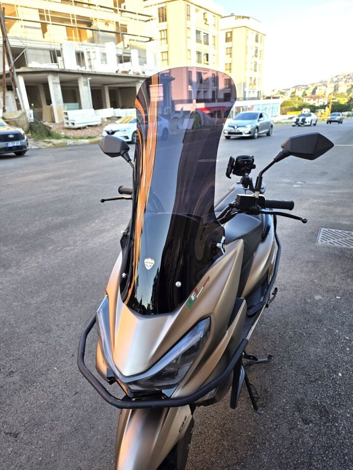 MOTOCAM Küba Newlight 50 Pro Ön Cam 2023-2026 Model 75cm Siyah Renkli 4mm UZUN BOYLU