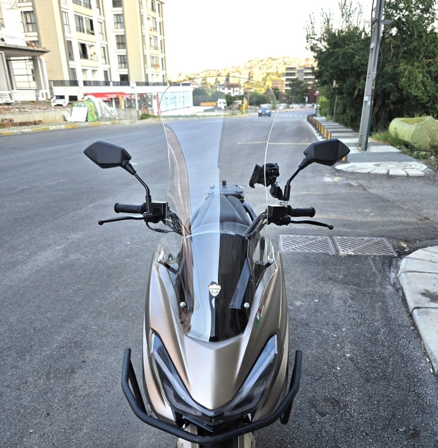 MOTOCAM Küba Newlight 50 Pro Ön Cam 2023-2026 Model 75cm Şeffaf Renkli 4mm UZUN BOYLU