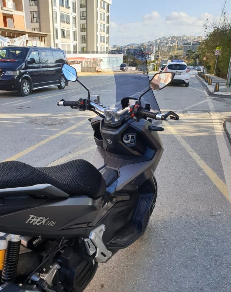 MOTOCAM Falcon Trex 188 Ön Cam 2022-2026 Model 75cm Füme Renkli 4mm UZUN