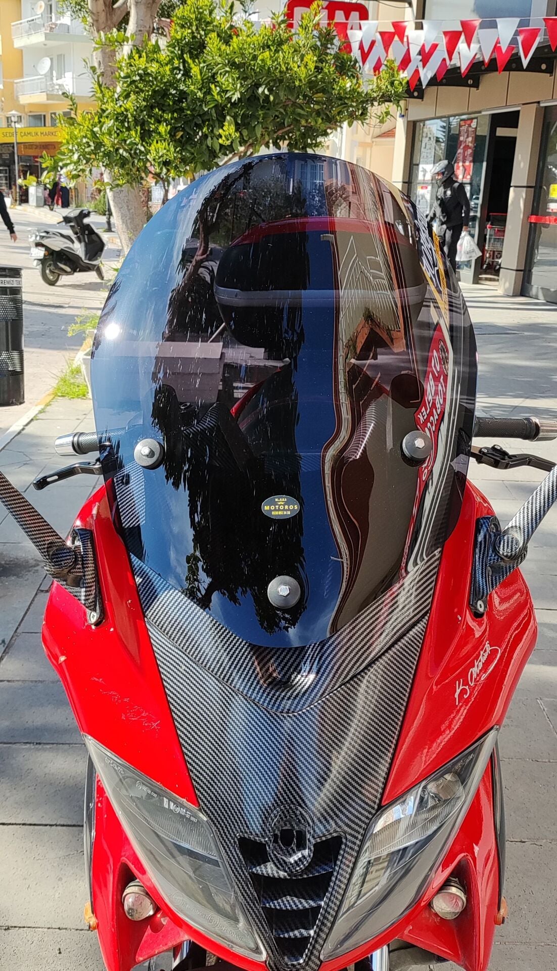 MOTOCAM Gilera Nexus 500 Ön Cam 2004-2008 Model 58cm Siyah Renkli 4mm
