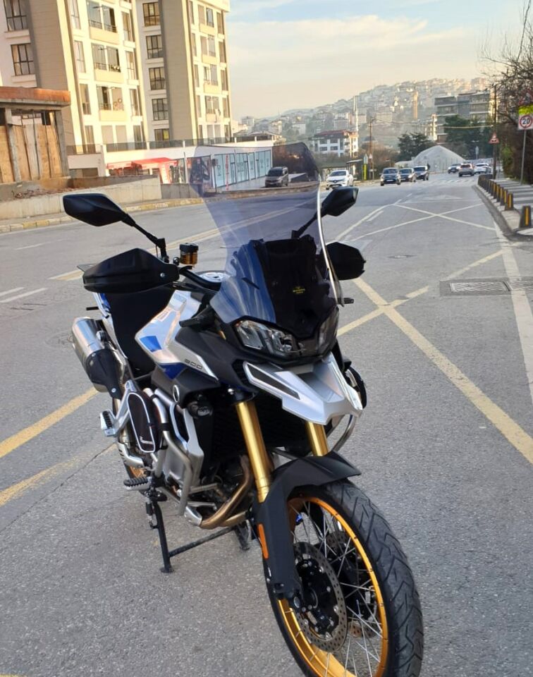 MOTOCAM Voge DS 900 X Siperlik Ön Cam 2025 Model 53cm Füme Renkli 4mm