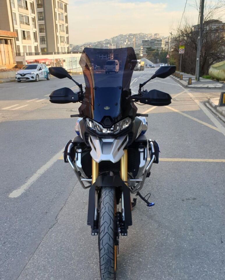 MOTOCAM Voge DS 900 X Siperlik Ön Cam 2025 Model 53cm Siyah Renkli 4mm