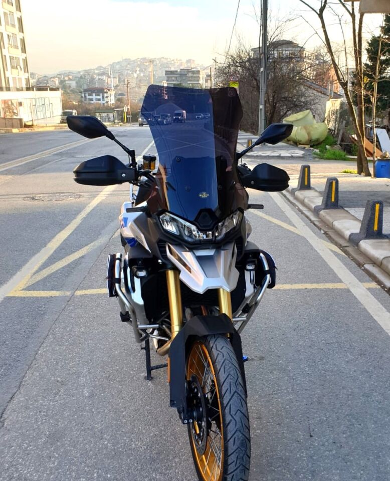 MOTOCAM Voge DS 900 X Siperlik Ön Cam 2025 Model 53cm Siyah Renkli 4mm