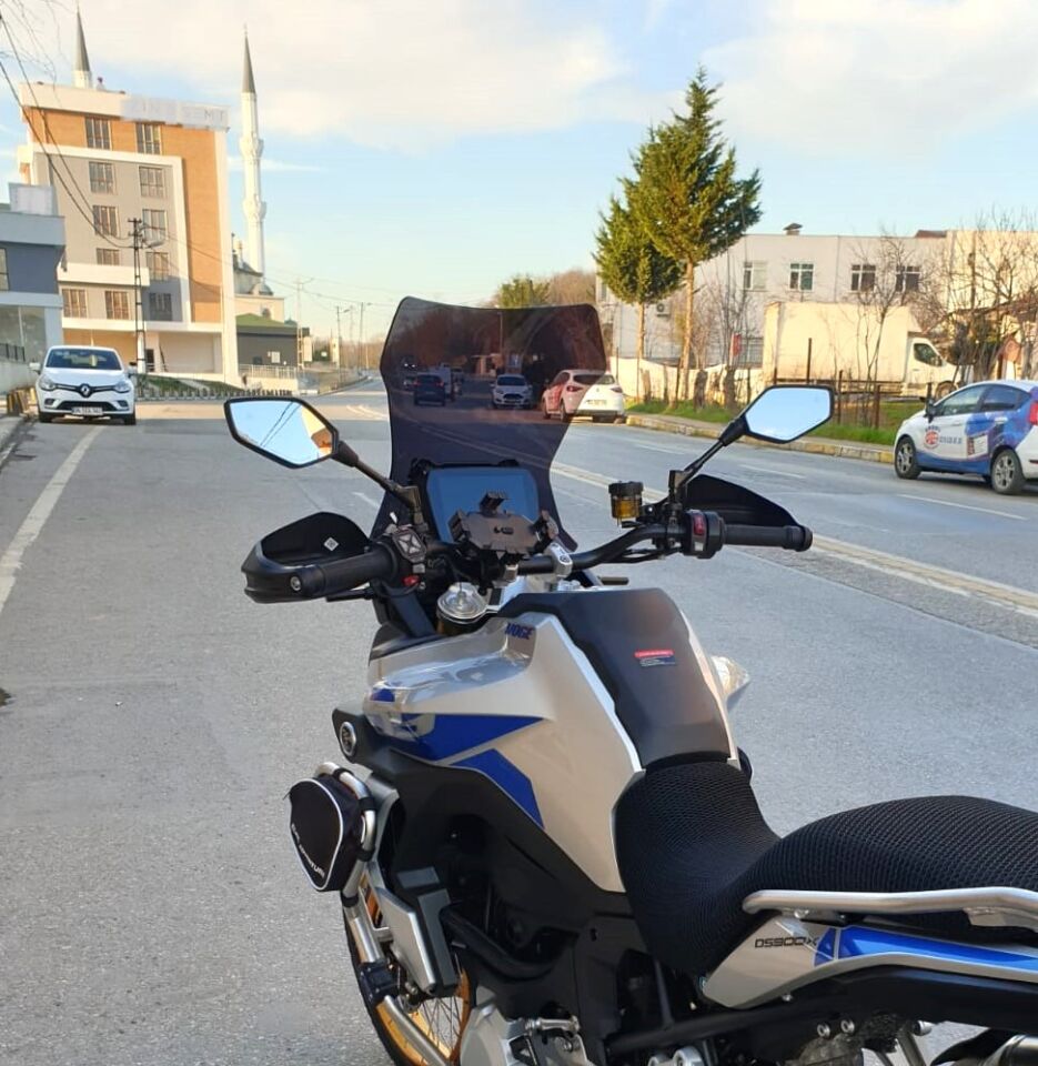 MOTOCAM Voge DS 900 X Siperlik Ön Cam 2025 Model 53cm Siyah Renkli 4mm