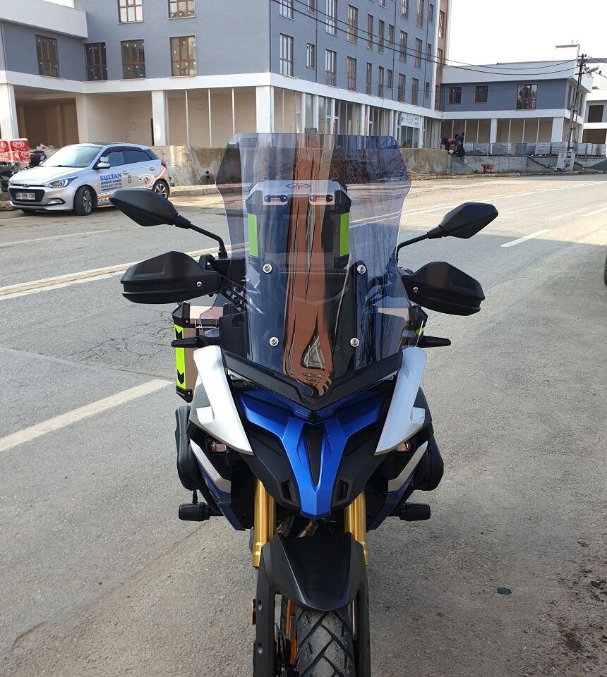 MOTOCAM Voge DSX 525 Ön Cam 2023-2026 Model 56cm Füme Renkli 4mm SPORTİF MODEL