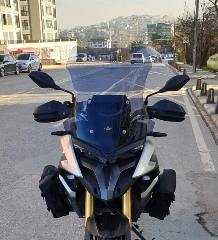 MOTOCAM Voge DSX 525 Ön Cam 2023-2026 Model 56cm Füme Renkli 4mm SPORTİF MODEL