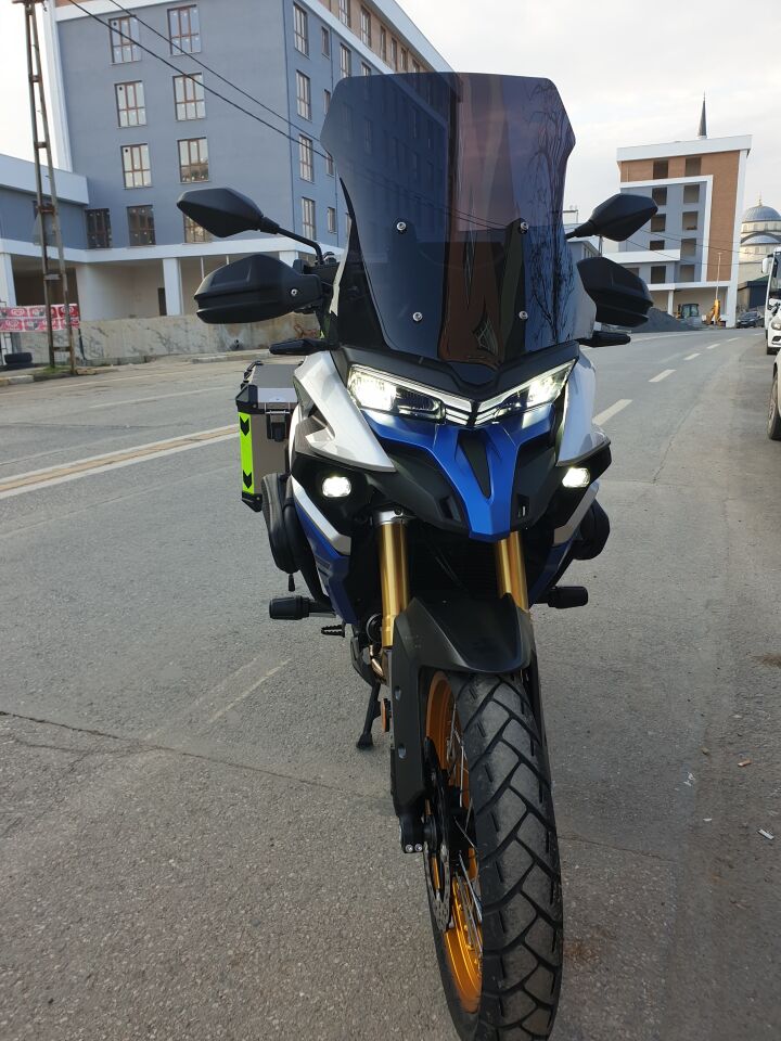 MOTOCAM Voge DSX 525 Ön Cam 2023-2026 Model 56cm Siyah Renkli 4mm SPORTİF MODEL