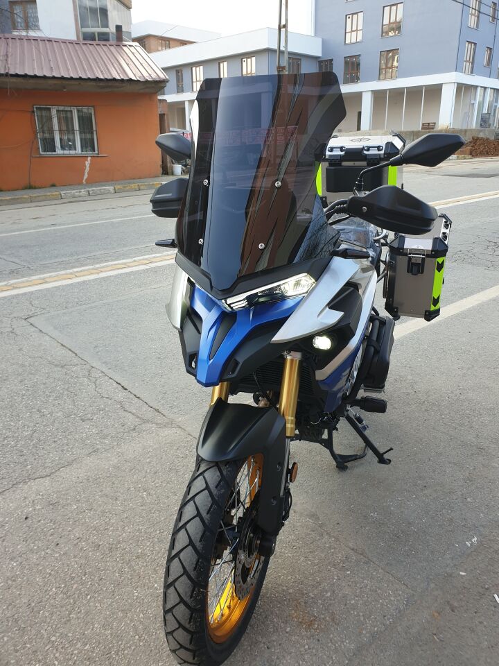 MOTOCAM Voge DSX 525 Ön Cam 2023-2026 Model 56cm Siyah Renkli 4mm SPORTİF MODEL