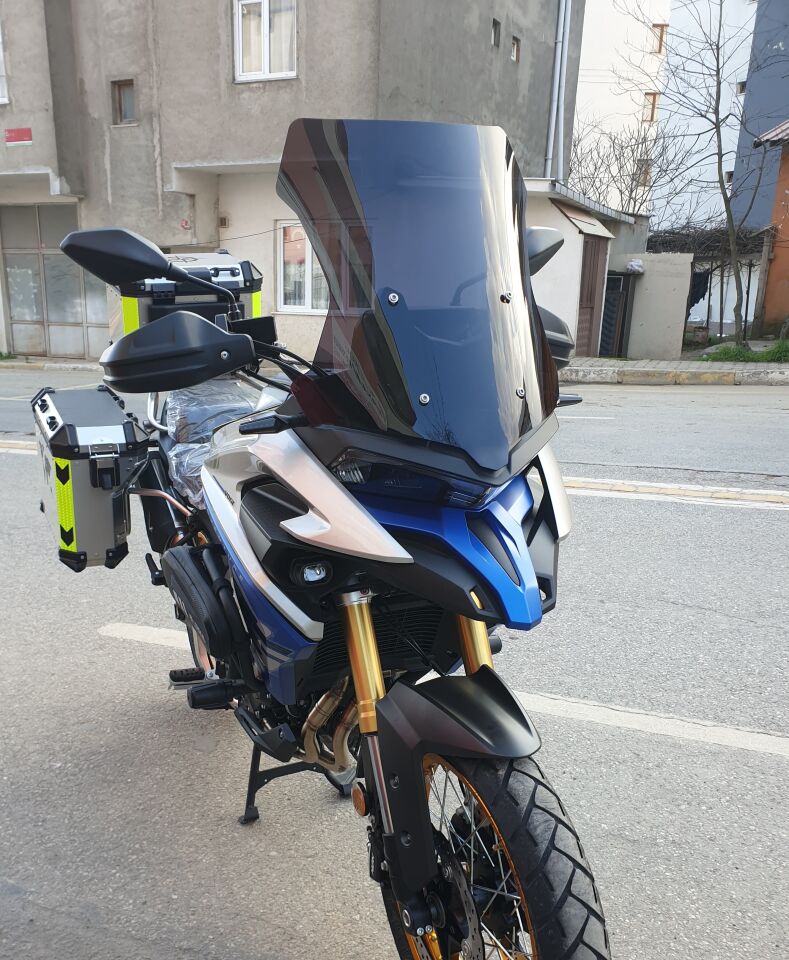 MOTOCAM Voge DSX 525 Ön Cam 2023-2026 Model 56cm Siyah Renkli 4mm SPORTİF MODEL