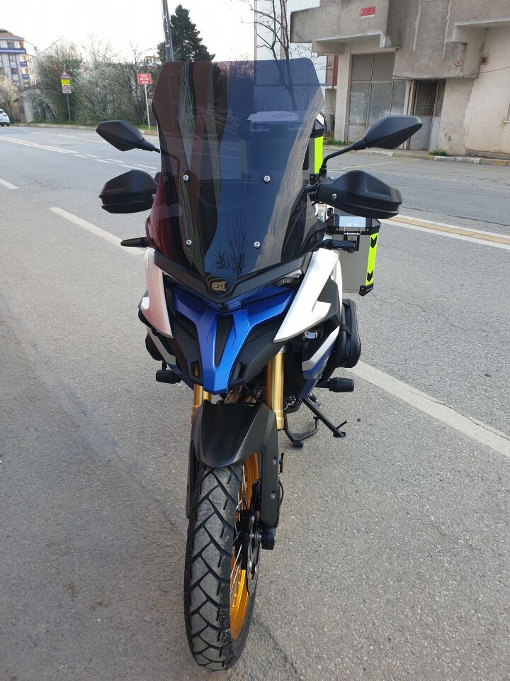 MOTOCAM Voge DSX 525 Ön Cam 2023-2026 Model 56cm Siyah Renkli 4mm SPORTİF MODEL