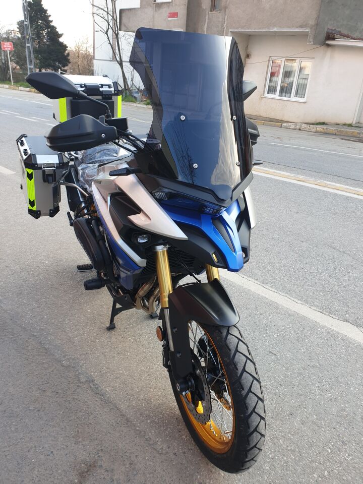 MOTOCAM Voge DSX 525 Ön Cam 2023-2026 Model 56cm Siyah Renkli 4mm SPORTİF MODEL