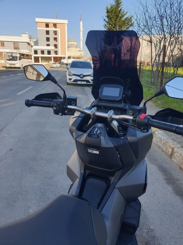 MOTOCAM Honda Adv 350 Ön Cam 2023-2026 Model 60cm Siyah Renkli 4mm ORTA BOYLU