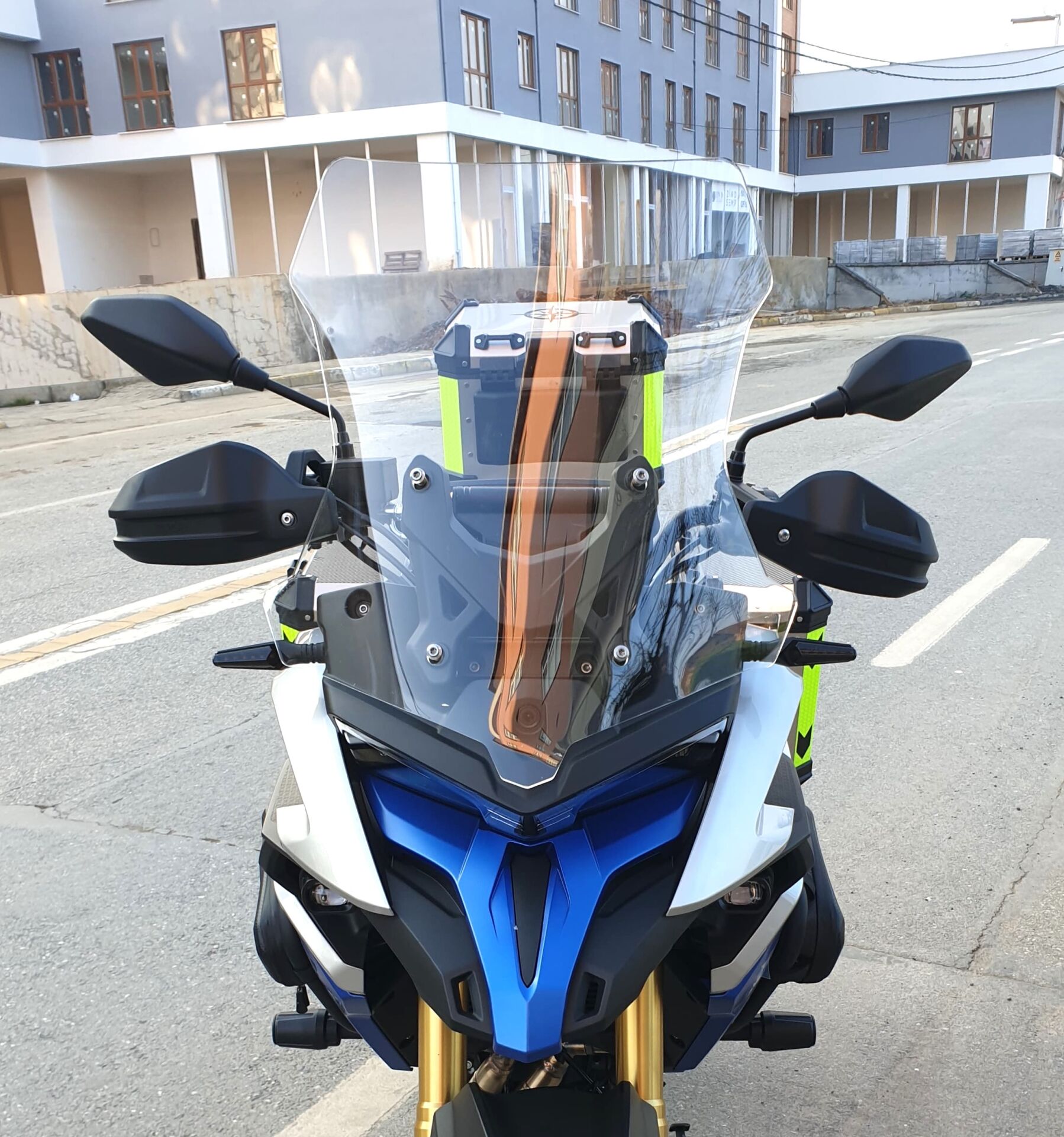 MOTOCAM Voge DSX 525 Ön Cam 2023-2026 Model 56cm Şeffaf Renkli 4mm SPORTİF MODEL