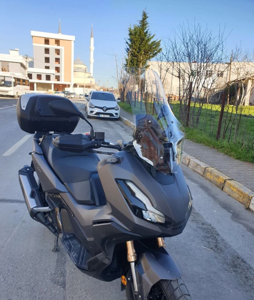 MOTOCAM Honda Adv 350 Ön Cam 2023-2026 Model 60cm Şeffaf Renkli 4mm ORTA BOYLU