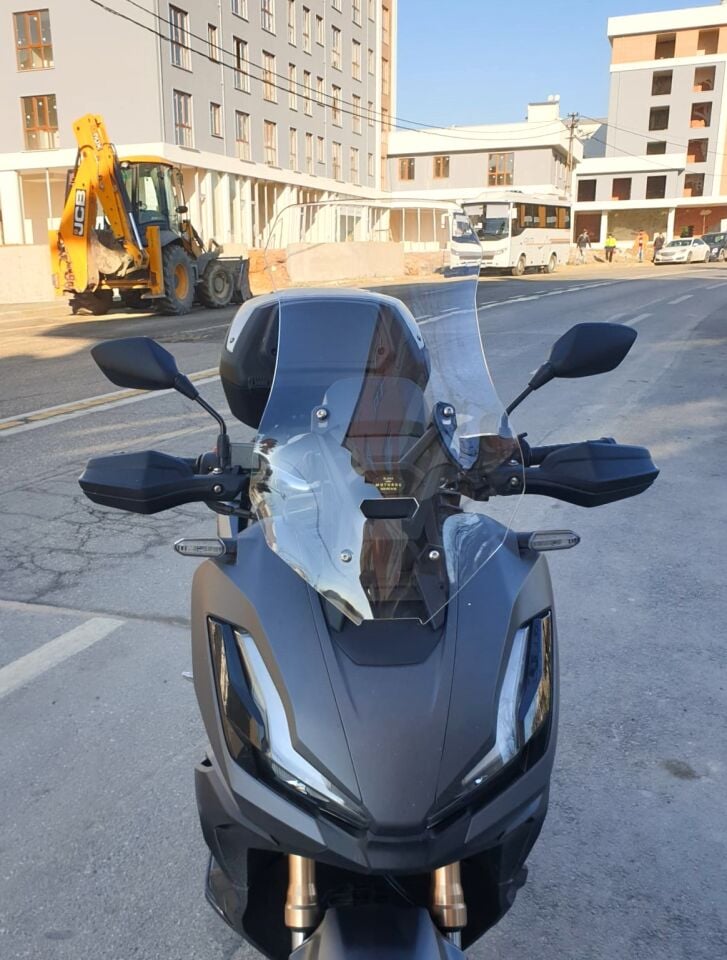 MOTOCAM Honda Adv 350 Ön Cam 2023-2026 Model 60cm Şeffaf Renkli 4mm ORTA BOYLU
