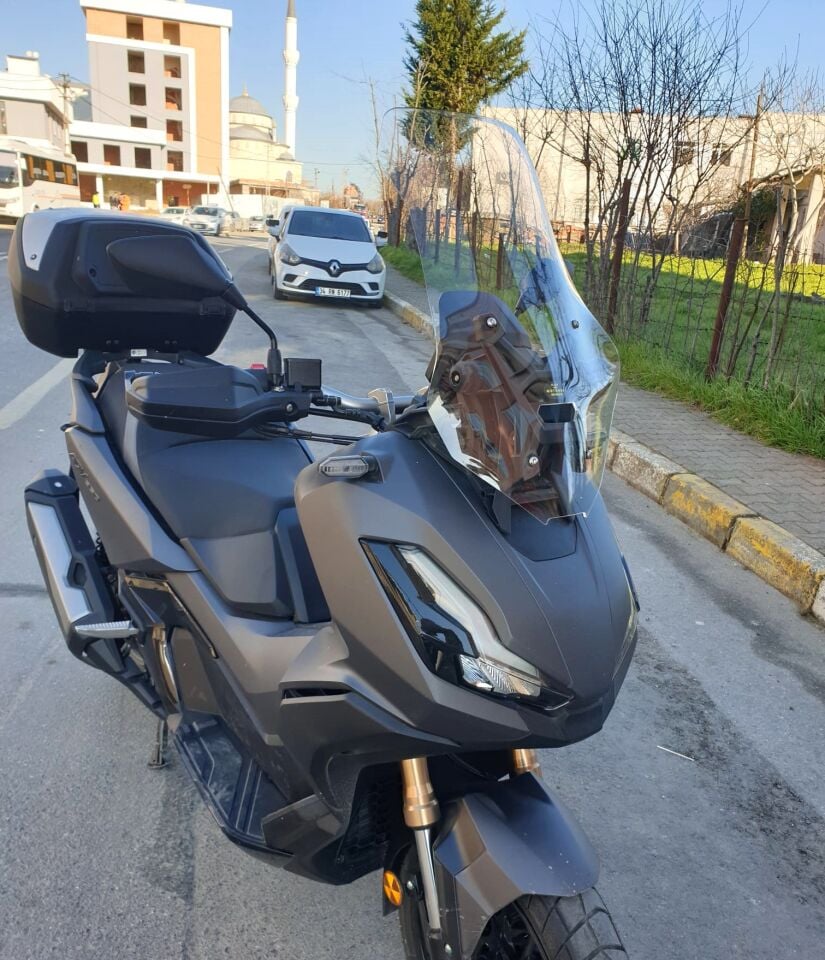 MOTOCAM Honda Adv 350 Ön Cam 2023-2026 Model 60cm Şeffaf Renkli 4mm ORTA BOYLU