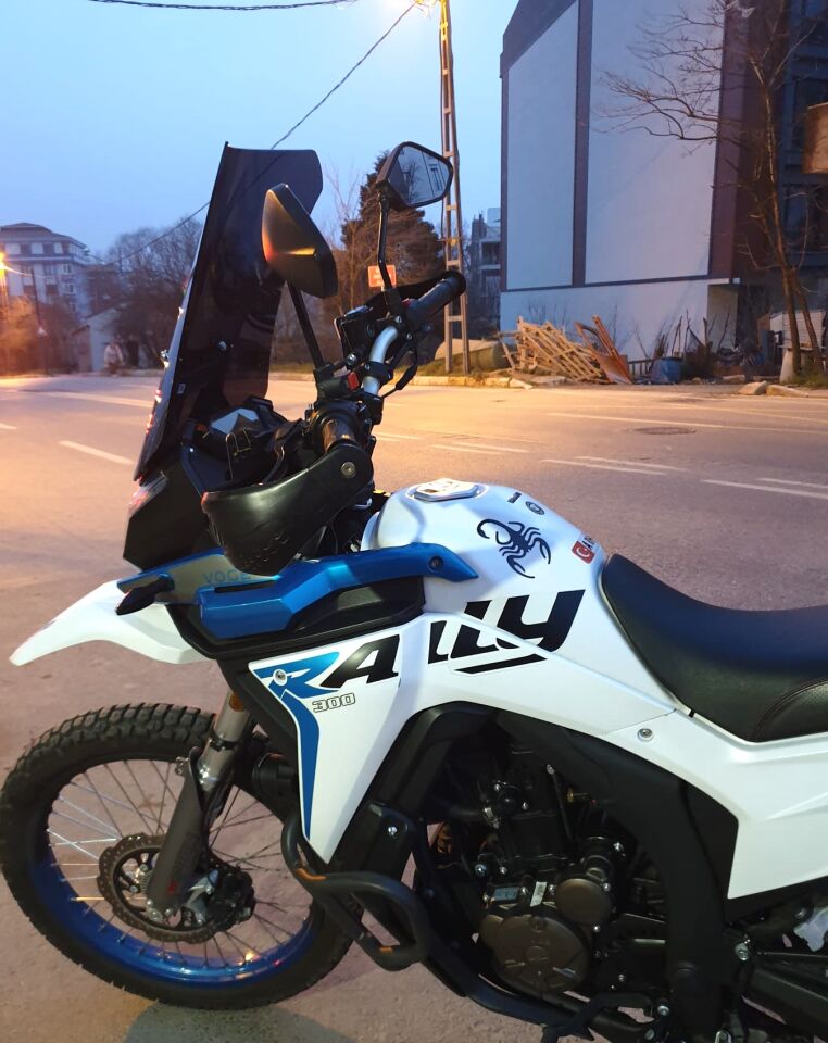 MOTOCAM Voge Rally 250 Ön Cam 2022-2026 Model 51cm Siyah Renkli 4mm