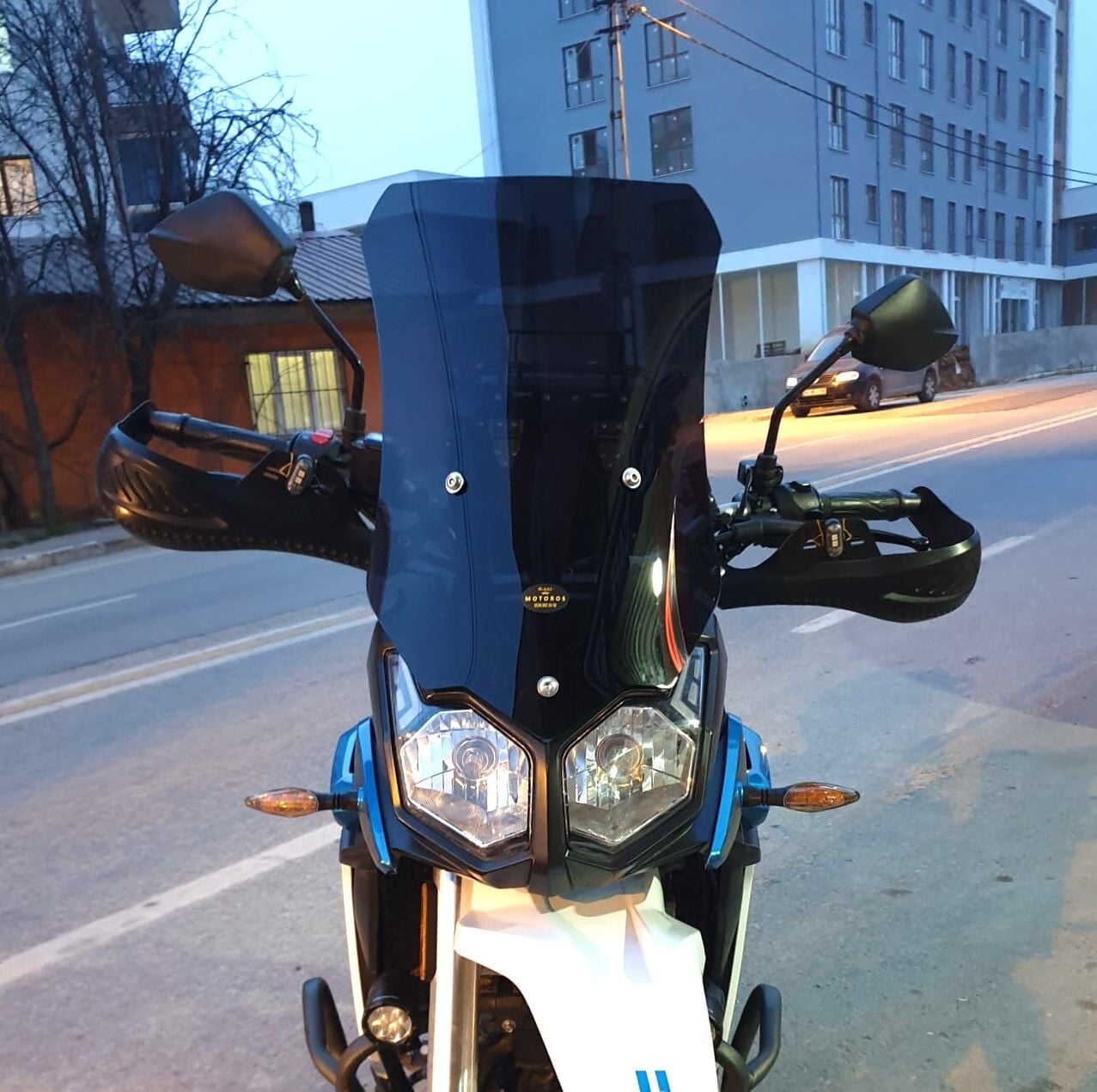 MOTOCAM Voge Rally 250 Ön Cam 2022-2026 Model 51cm Siyah Renkli 4mm