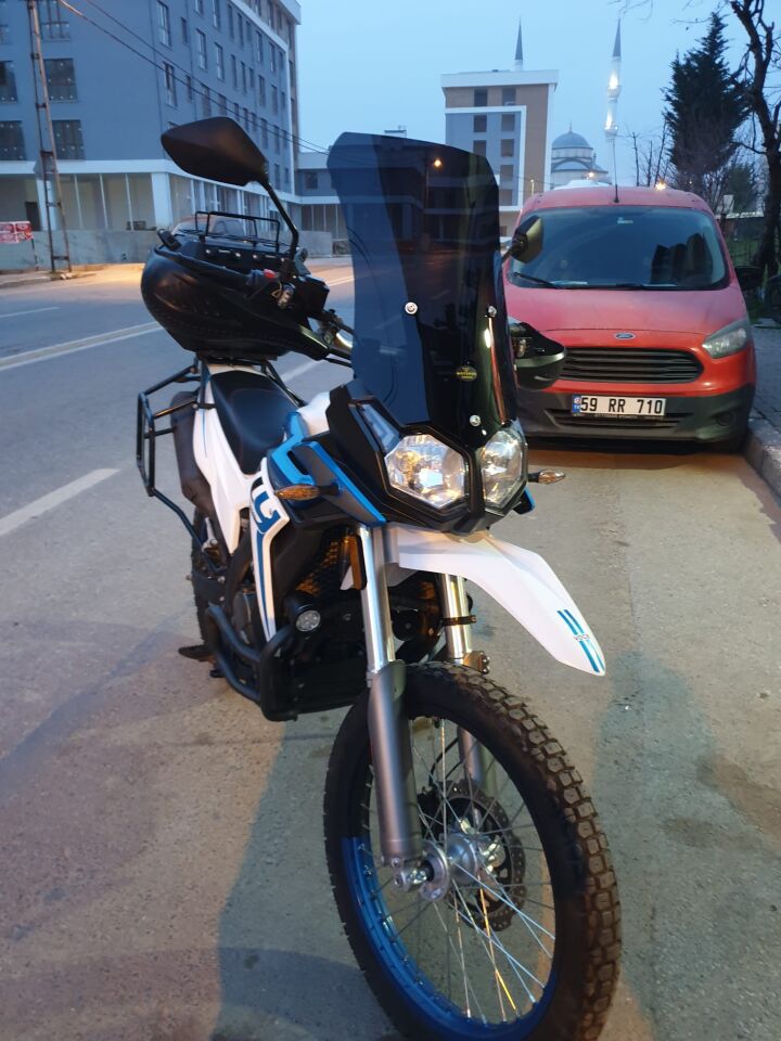 MOTOCAM Voge Rally 250 Ön Cam 2022-2026 Model 51cm Siyah Renkli 4mm