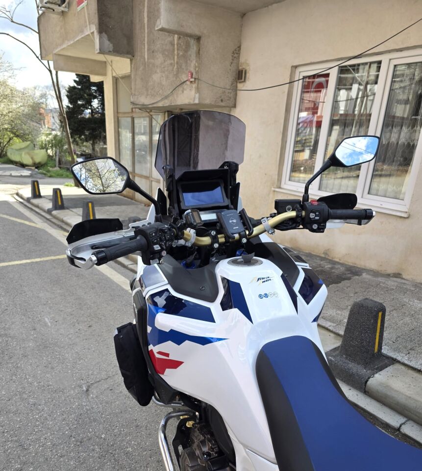 MOTOCAM Honda Africa twin CRF 1100 L4 Ön Cam 2023-2026 Model 54cm Siyah Renkli 4mm UZUN