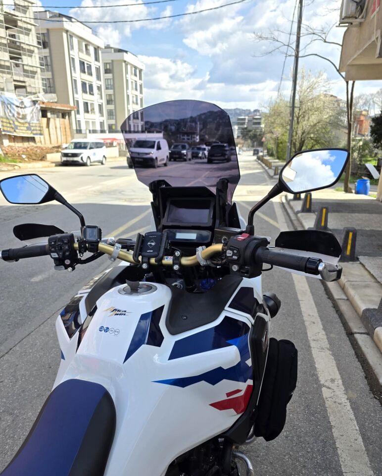 MOTOCAM Honda Africa twin CRF 1100 L4 Ön Cam 2023-2026 Model 54cm Siyah Renkli 4mm UZUN
