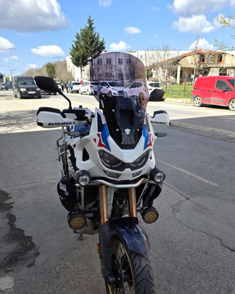 MOTOCAM Honda Africa twin CRF 1100 L4 Ön Cam 2023-2026 Model 54cm Siyah Renkli 4mm UZUN