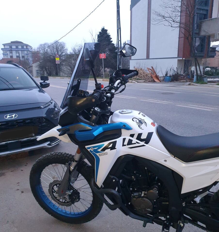 MOTOCAM Voge Rally 300 Ön Cam 2022-2026 Model 51cm Füme Renkli 4mm