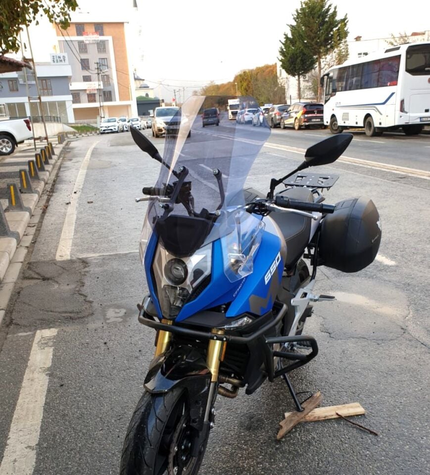 MOTOCAM CF Moto 650 MT Ön Cam 2016-2026 Model 56cm Füme Renkli 4mm