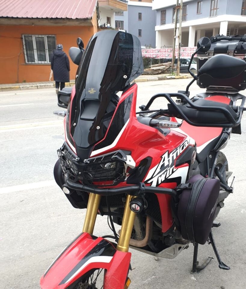 MOTOCAM Honda Africa Twin CRF 1000 Ön Cam 2016-2020 Model 45cm Siyah Renkli 4mm SPORTİF