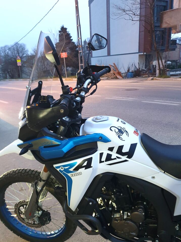 MOTOCAM Voge Rally 300 Ön Cam 2022-2026 Model 51cm Şeffaf Renkli 4mm