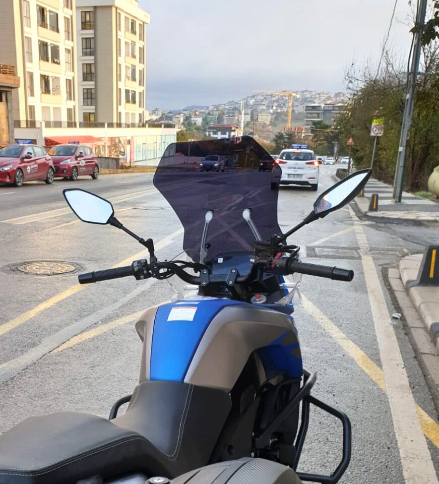 MOTOCAM CF Moto 650 MT Ön Cam 2016-2026 Model 56cm Siyah Renkli 4mm