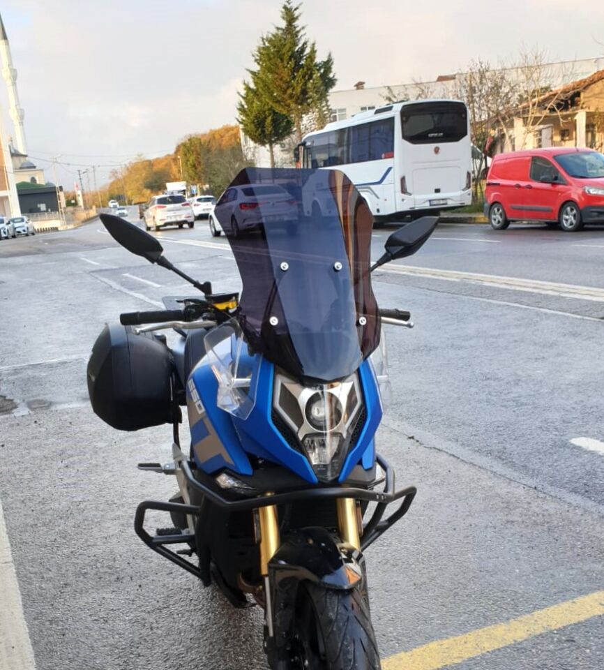 MOTOCAM CF Moto 650 MT Ön Cam 2016-2026 Model 56cm Siyah Renkli 4mm