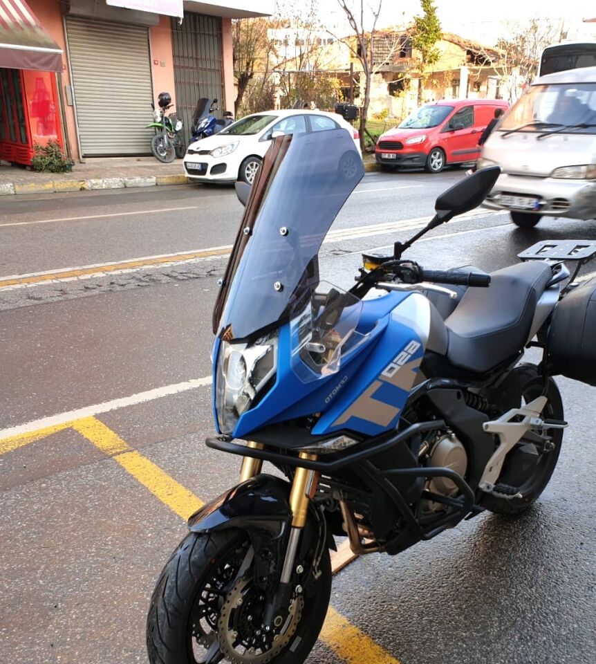 MOTOCAM CF Moto 650 MT Ön Cam 2016-2026 Model 56cm Siyah Renkli 4mm