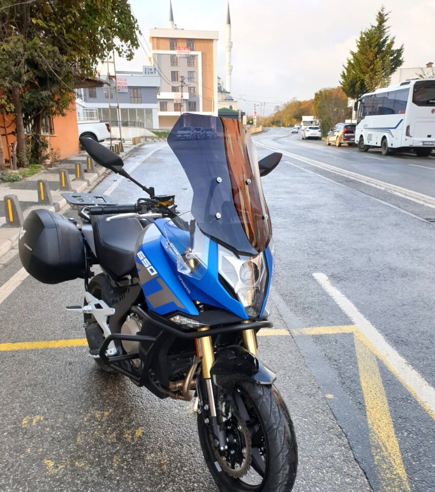 MOTOCAM CF Moto 650 MT Ön Cam 2016-2026 Model 56cm Siyah Renkli 4mm