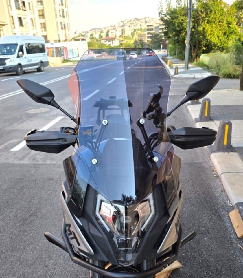 MOTOCAM CF Moto 700 MT Ön Cam 2023-2026 Model 56cm Füme Renkli 4mm