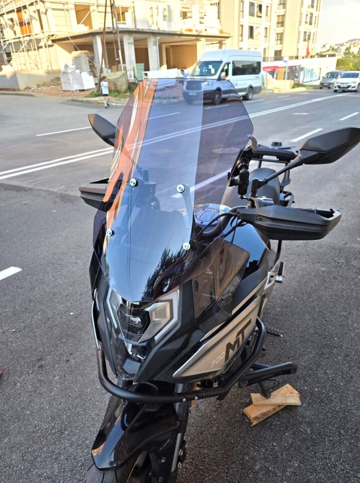 MOTOCAM CF Moto 700 MT Ön Cam 2023-2026 Model 56cm Füme Renkli 4mm