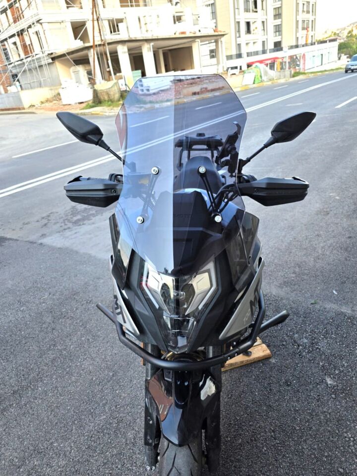 MOTOCAM CF Moto 700 MT Ön Cam 2023-2026 Model 56cm Füme Renkli 4mm