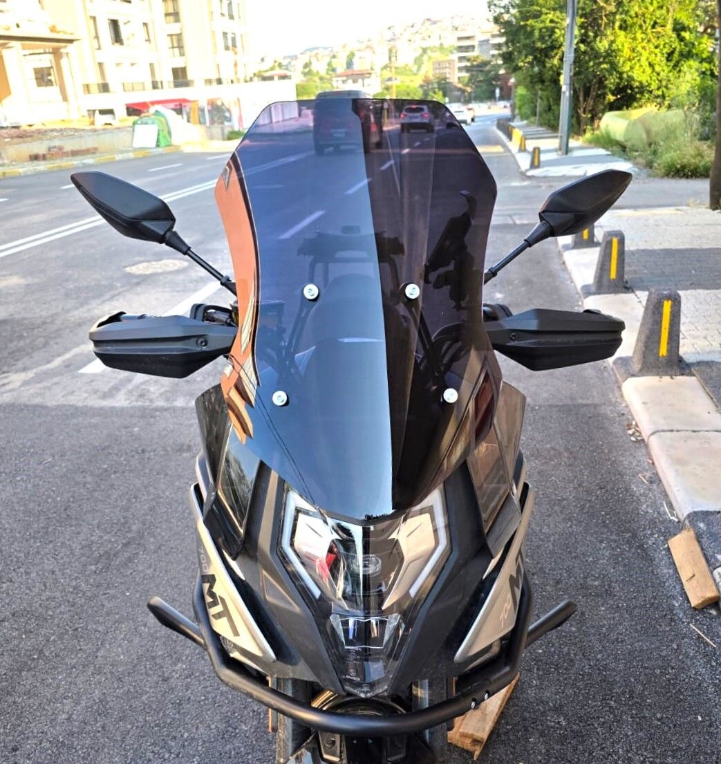 MOTOCAM CF Moto 700 MT Ön Cam 2023-2026 Model 56cm Siyah Renkli 4mm