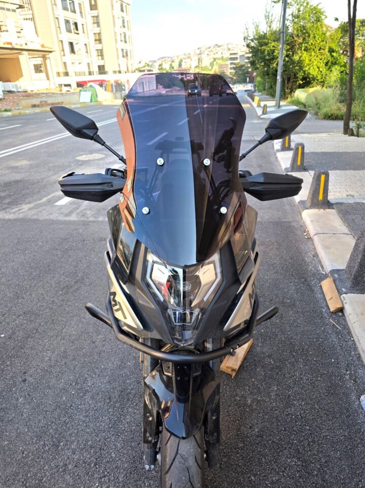 MOTOCAM CF Moto 700 MT Ön Cam 2023-2026 Model 56cm Siyah Renkli 4mm