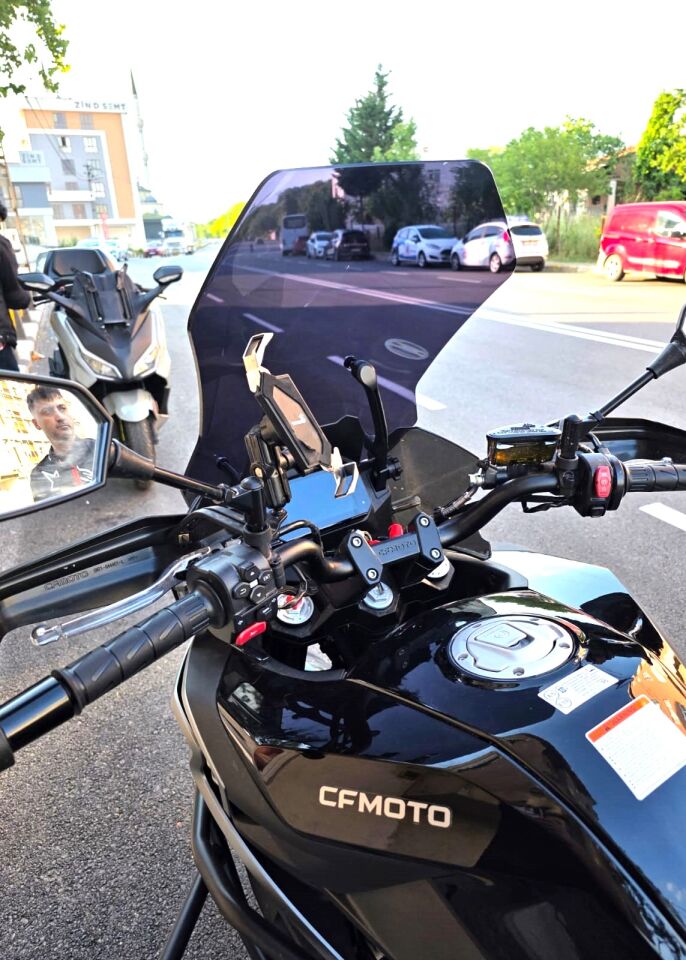 MOTOCAM CF Moto 700 MT Ön Cam 2023-2026 Model 56cm Siyah Renkli 4mm