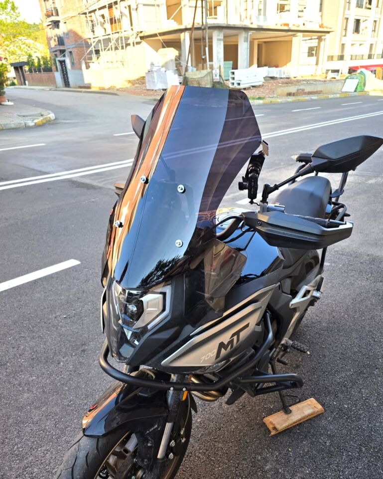 MOTOCAM CF Moto 700 MT Ön Cam 2023-2026 Model 56cm Siyah Renkli 4mm
