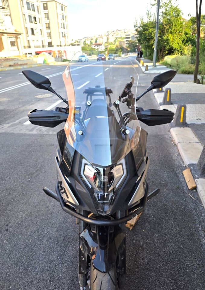 MOTOCAM CF Moto 700 MT Ön Cam 2023-2026 Model 56cm Şeffaf Renkli 4mm