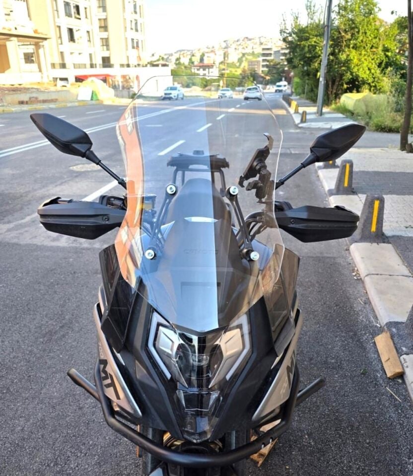 MOTOCAM CF Moto 700 MT Ön Cam 2023-2026 Model 56cm Şeffaf Renkli 4mm