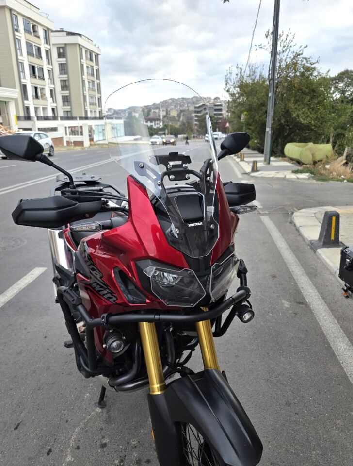 MOTOCAM Honda Africa Twin CRF 1000 Ön Cam 2016-2020 Model 55cm Şeffaf Renkli 4mm UZUN